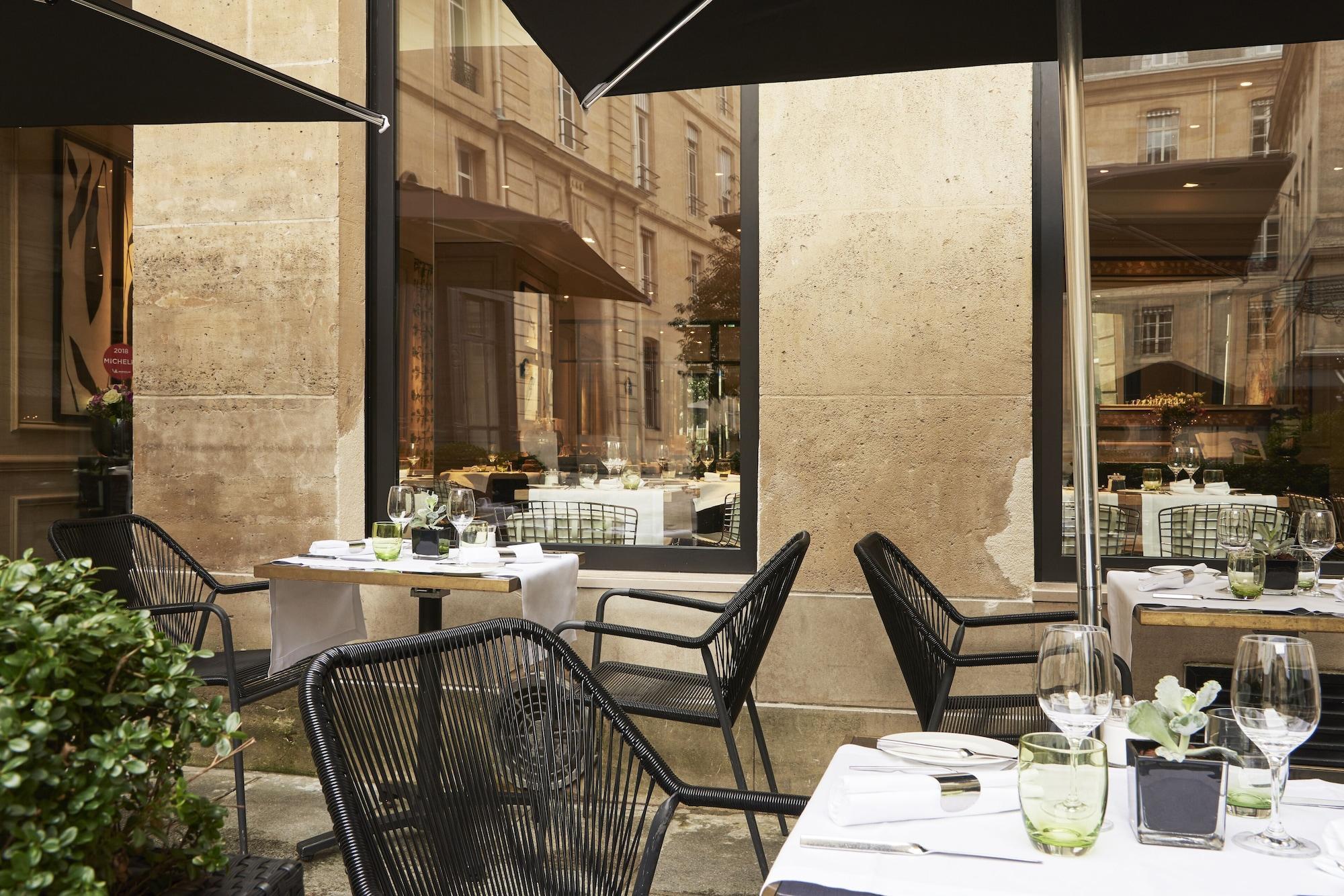 Grand Hotel Du Palais Royal Париж Екстериор снимка